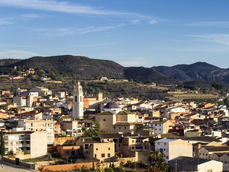 Panorámica de la villa de Llutxent y su entorno agrícola